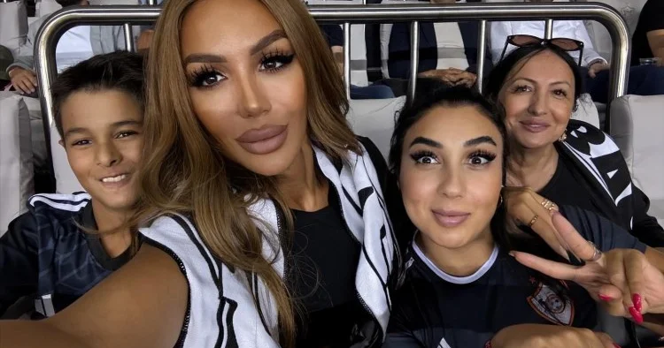 Xanım müğənni “Qarabağ”ı ailəsi ilə belə izlədi FOTOLAR