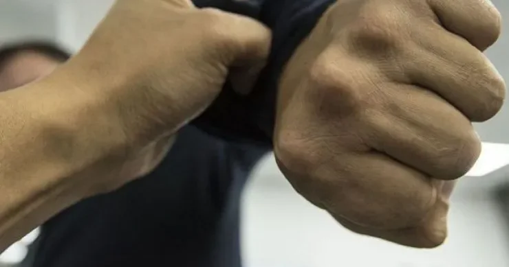 Məktəbdə ŞOK hadisə: Məktəbli müəllimi döydü