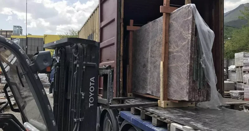 Жителя Сумгайыта придавило надгробным камнем