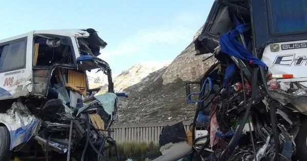 Bu ölkədə avtobus dərəyə aşdı: 37 nəfər öldü