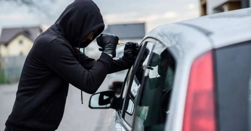 Azərbaycanlının başına gələn kuryoz olay: 2 dəqiqədə maşınını oğurladılar