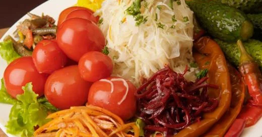 “Evdə turşu qoymaq qida mədəniyyətinin “mədəniyyətsizliyidir” MÜTƏXƏSSİS DANIŞDI