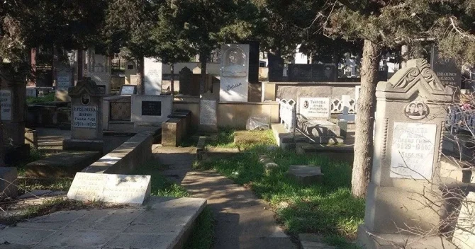 Yasamal qəbiristanlığında Şeytan izləri FOTO