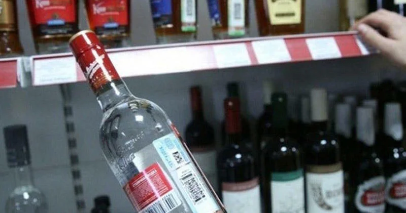 Həm saxtadır, həm də içindən milçək çıxdı FOTO