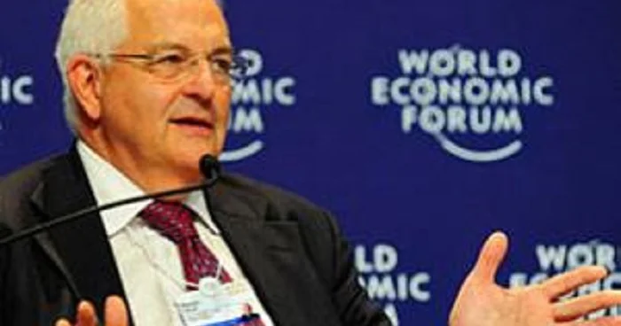 FT: “Avropalılar bankadakı əqrəbləri xatırladır”