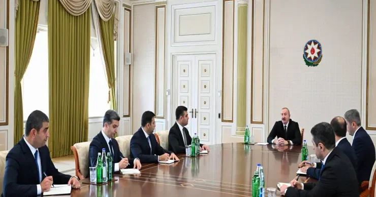 “Əfsuslar olsun ki, bəzi məmurlar özlərini cəmiyyətdə düzgün apara bilmirlər” Prezident