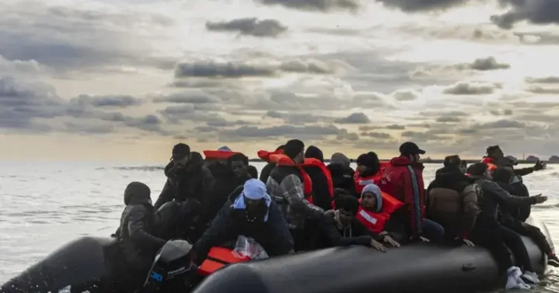 Liviyada gəmi qəzaya uğrayıb: 40 dan çox adam itkin düşüb