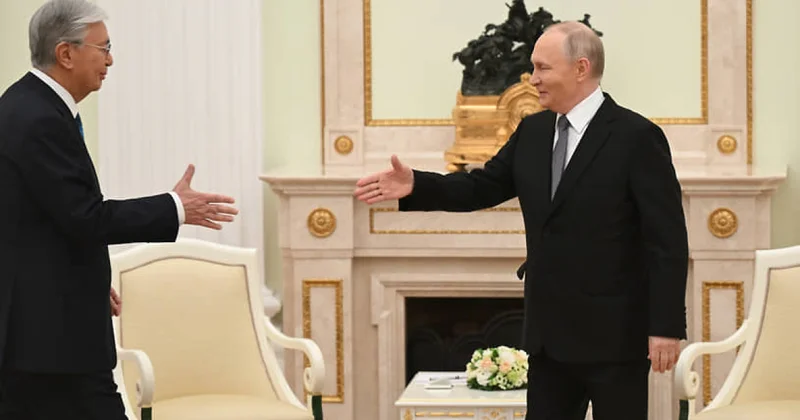 Путин все же старший товарищ Токаев доставил в Кремль послание Трампа в сопровождении истребителей