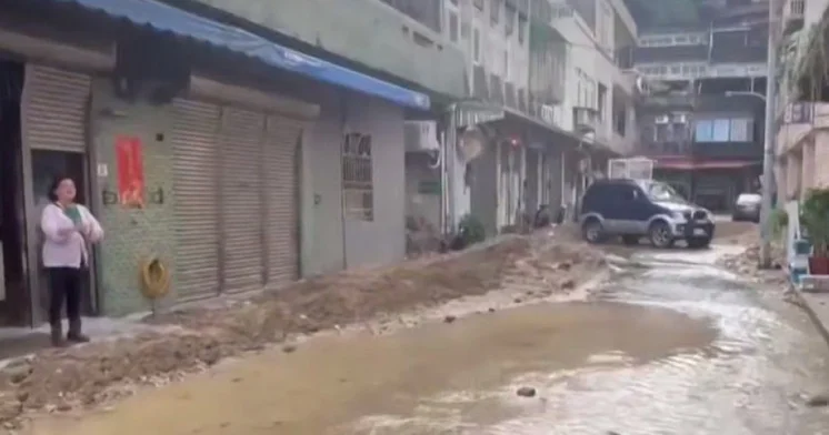 “Fung Vong” tayfunu zamanı 50 dən çox insan xəsarət alıb