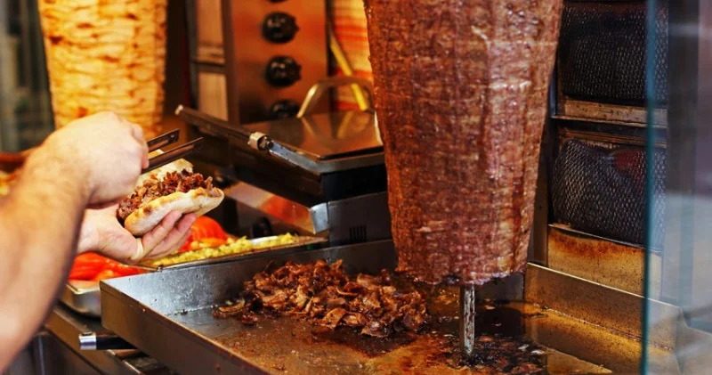 “Bu dönərxanalar bağça və məktəb ətrafında da fəaliyyət göstərir”