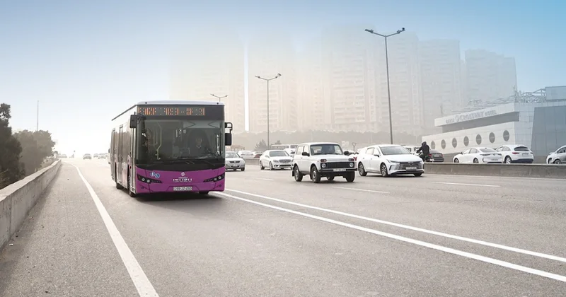 Avtobusların rahat və maneəsiz hərəkətini təmin etmək üçün xüsusi hərəkət zolağı təşkil olunub