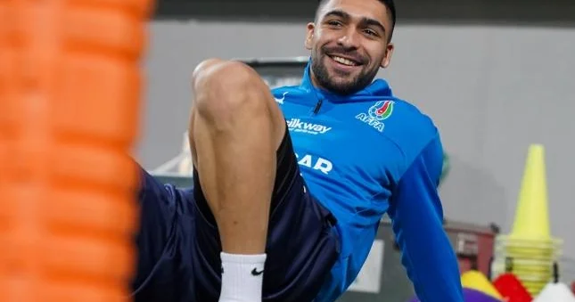 Millimizin İslandiya ilə oyuna hazırlığından Şəkillər