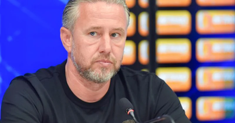 FİFA Neftçi nin sabiq baş məşqçisi ilə bağlı qərar çıxardı