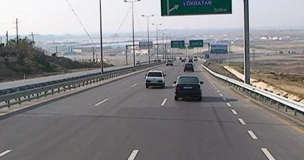 Названа причина пробки на дороге Баку Газах