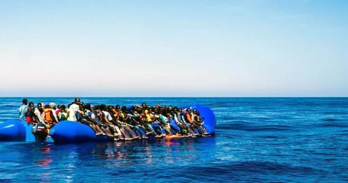 Miqrant daşıyan qayıq aşıb, 40 dan çox insan itkin düşüb