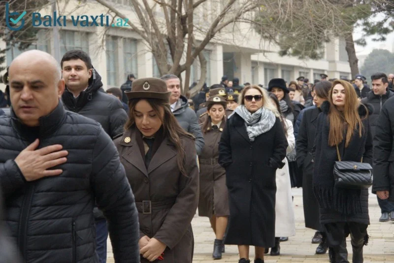 Azərbaycan xalqı Ümummilli Lideri anır FOTOREPORTAJ