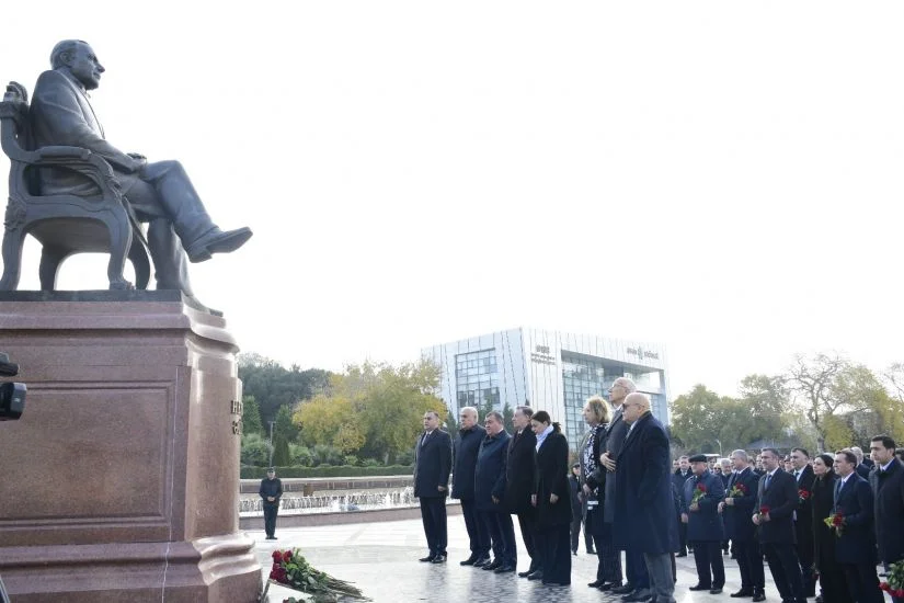 Xətai rayonunda Ulu Öndər Heydər Əliyevin anım günü ilə əlaqədar tədbir keçirilib