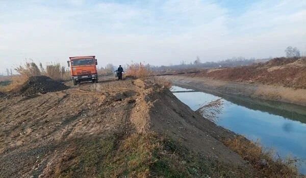 Torpaq qatı yarıldı: Şirvan kanalında problem...