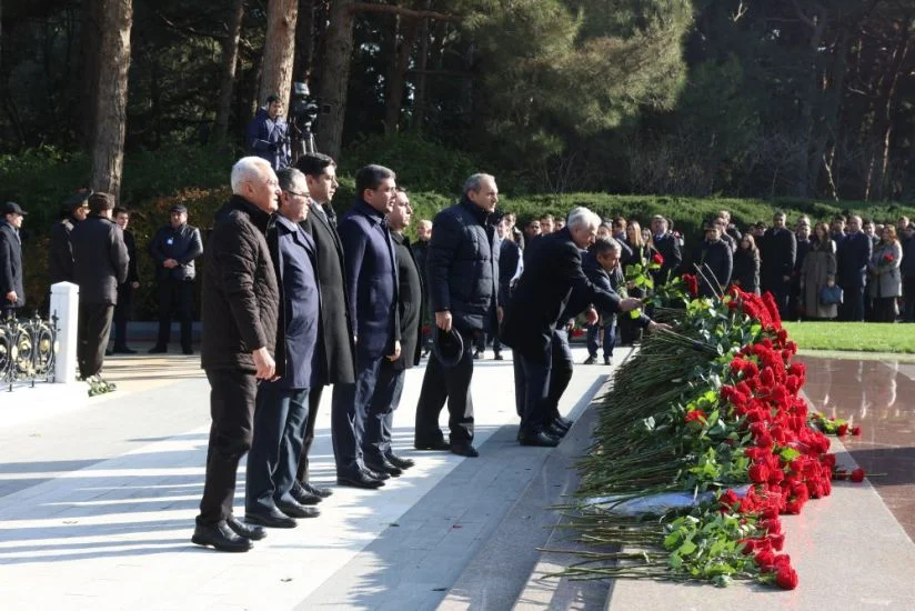 Medianın İnkişafı Agentliyinin və Audiovizual Şuranın nümayəndələri Ümummilli Lider Heydər Əliyevin məzarını ziyarət ediblər FOTOLAR Yeni Gündəm