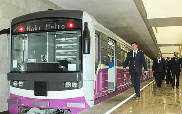 Metroda yenə problem yarandı