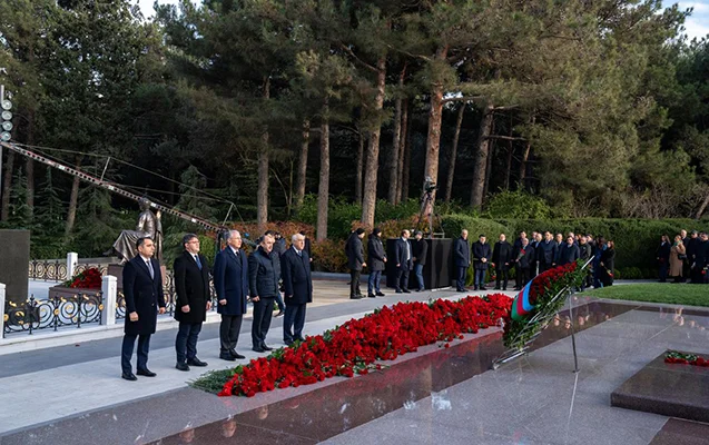 ETSN kollektivi Ulu Öndərin xatirəsini yad etdi Fotolar