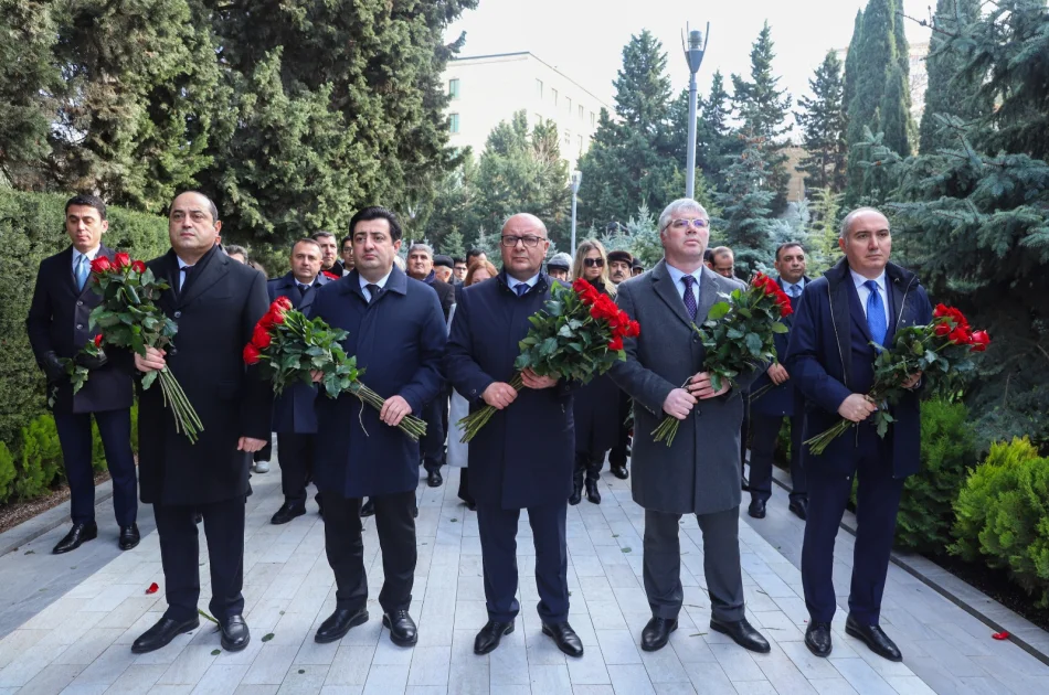 ANAMA kollektivi Ulu Öndərin məzarını ziyarət edib