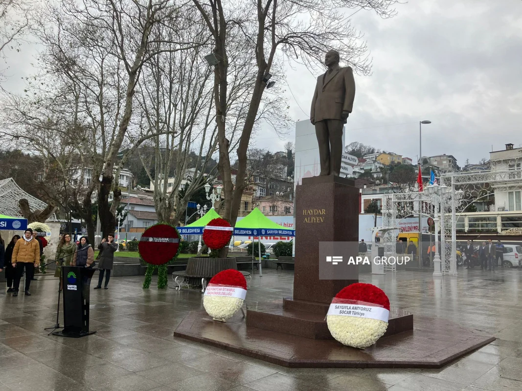 İstanbulda Ulu Öndər Heydər Əliyevin xatirəsi anılıb FOTO