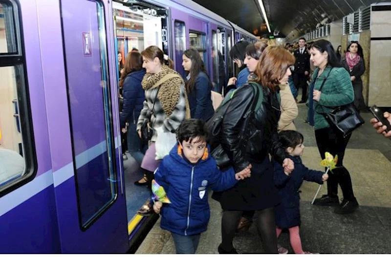 Son günlər metroda nə baş verir? VİDEO