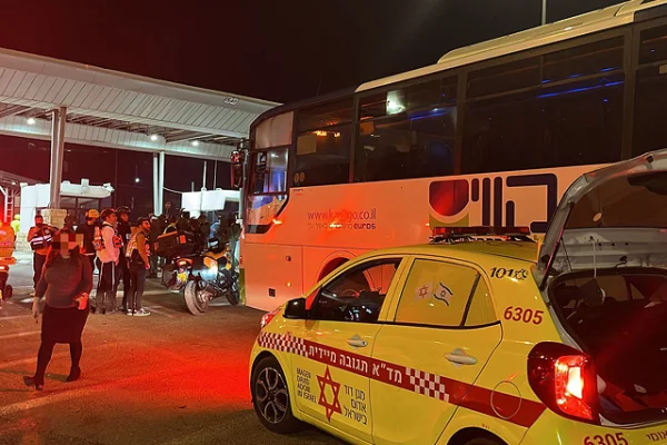 İsraildə avtobusa terror hücumu olub