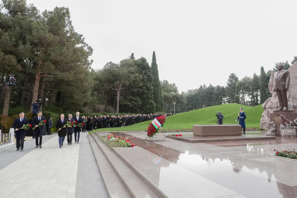 Əmək və Əhalinin Sosial Müdafiəsi Nazirliyində Ulu Öndər Heydər Əliyevin anım gününə həsr olunmuş tədbir keçirilib