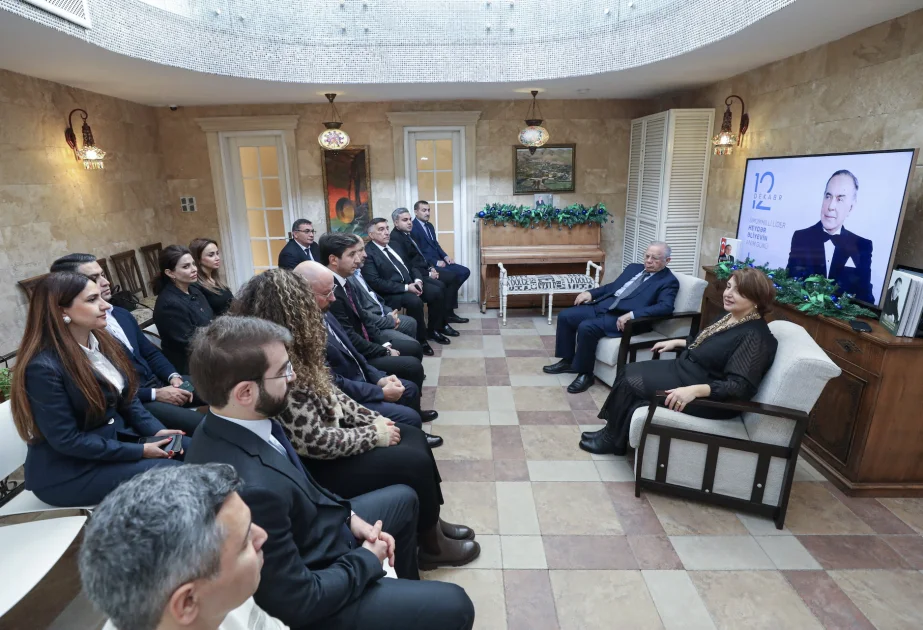 “Ədibin Evi”ndə Ümumilli Lider Heydər Əliyevin anım günü münasibəti ilə Balaxanı neftçiləri ilə görüş keçirilib AZƏRTAC