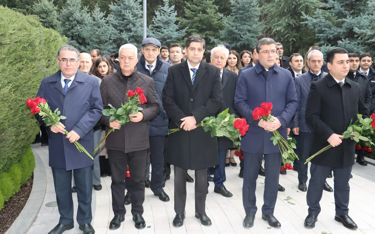 MEDİAnın kollektivi Heydər Əliyevin məzarını ziyarət etdi