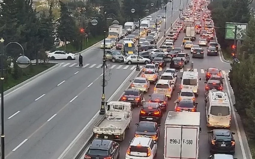 Bakının bir sıra yollarında tıxac yarandı KONKRET