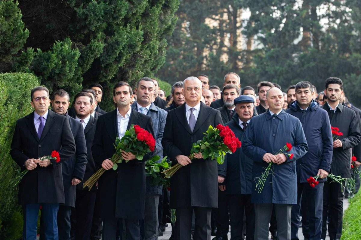 “Azərsun Holdinqin rəhbər heyəti Ulu Öndərin məzarını ziyarət etdi