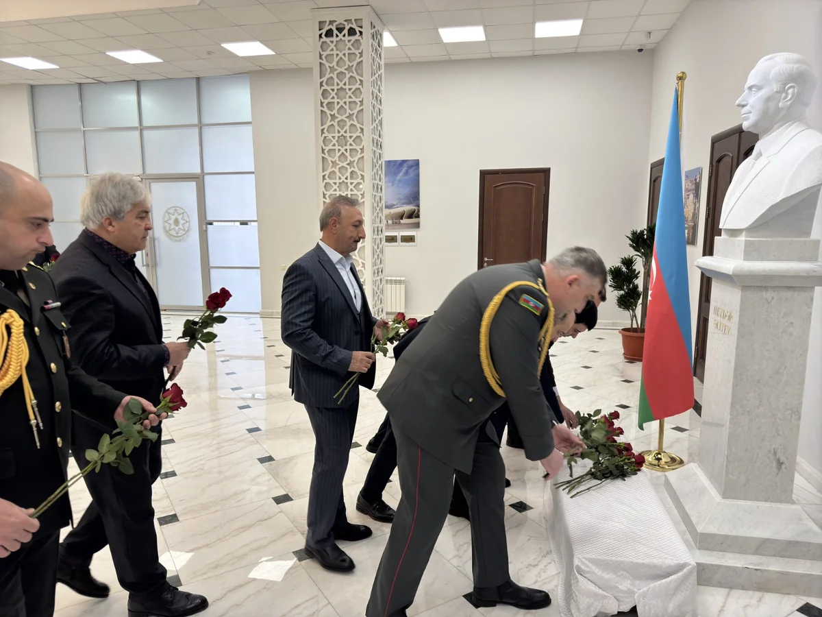 Ölkəmizin Qazaxıstandakı səfirliyində ulu öndərin anım günü keçirilib