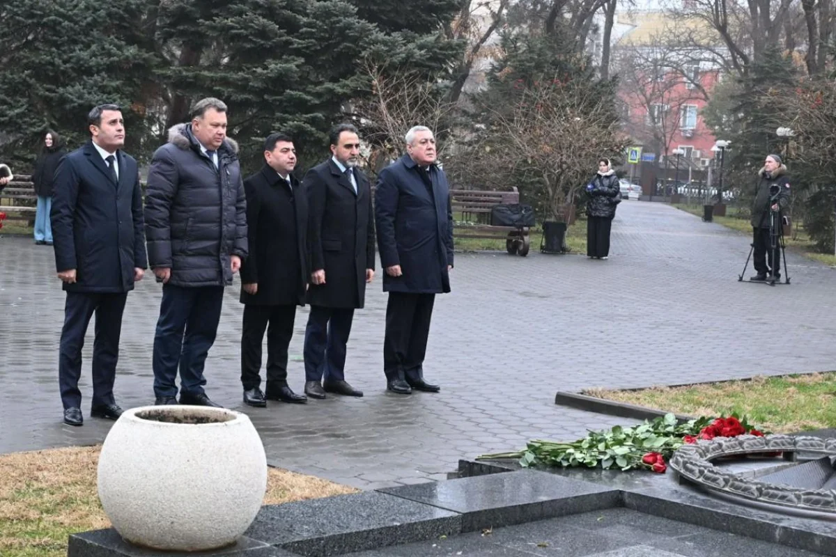 И в Астрахани не забывают о Гейдаре Алиеве фото Haqqin