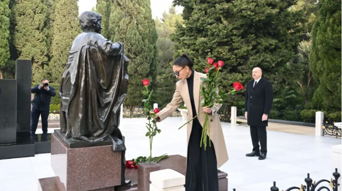 Prezidentlə xanımı Heydər Əliyevin məzarını ziyarət etdi FOTO YENİLƏNİB