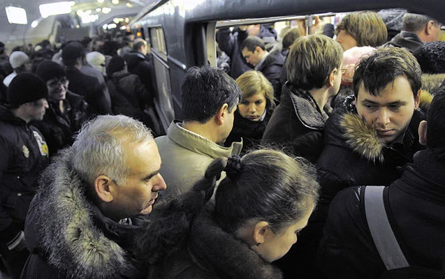 Bakıda əhali sıxlığı: Metro ağır “yük” altında