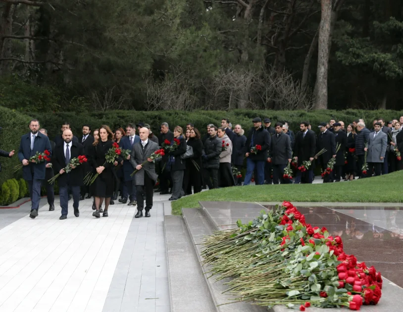 SOCARın kollektivi Heydər Əliyevin məzarını ziyarət edib