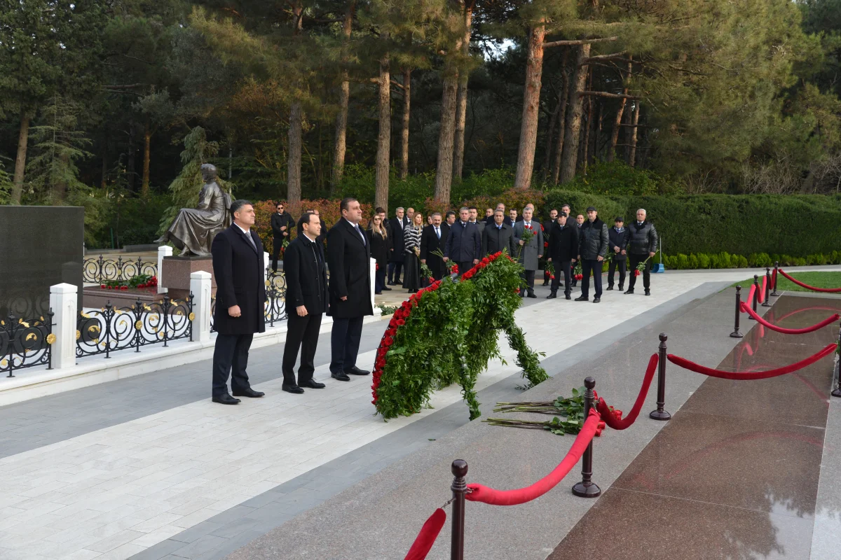 Руководство Азпетрол почтило память Гейдара Алиева фото Haqqin