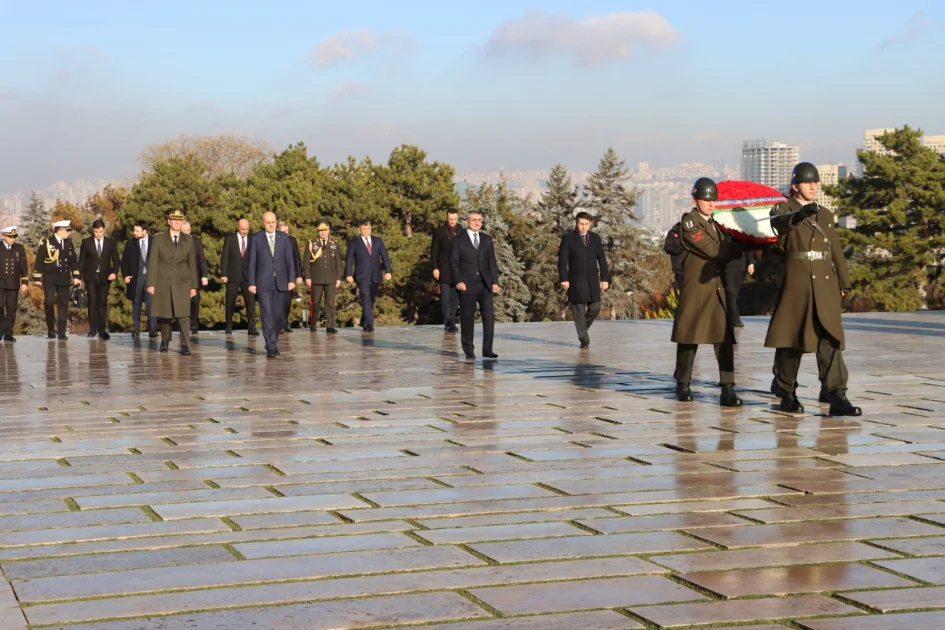 Ankarada səfərdə olan Azərbaycan nümayəndə heyəti Atatürkün xatirəsini ehtiramla yad edib