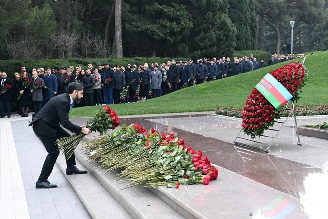 SOCARın kollektivi Ulu Öndər Heydər Əliyevin məzarını ziyarət edib Xəbər saytı Son xəbərlər və Hadisələr