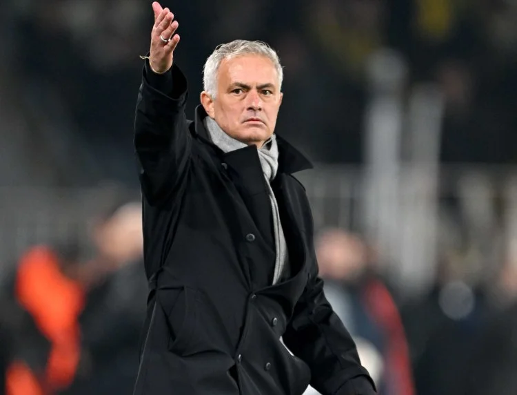 Mourinyo Fənərbaxçadan ayrılıb İngiltərəyə qayıdır?