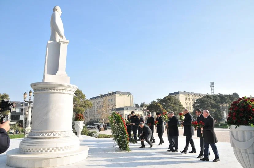 Abşeron rayonunda Ulu Öndər Heydər Əliyevin anım günü dərin ehtiramla qeyd olunub