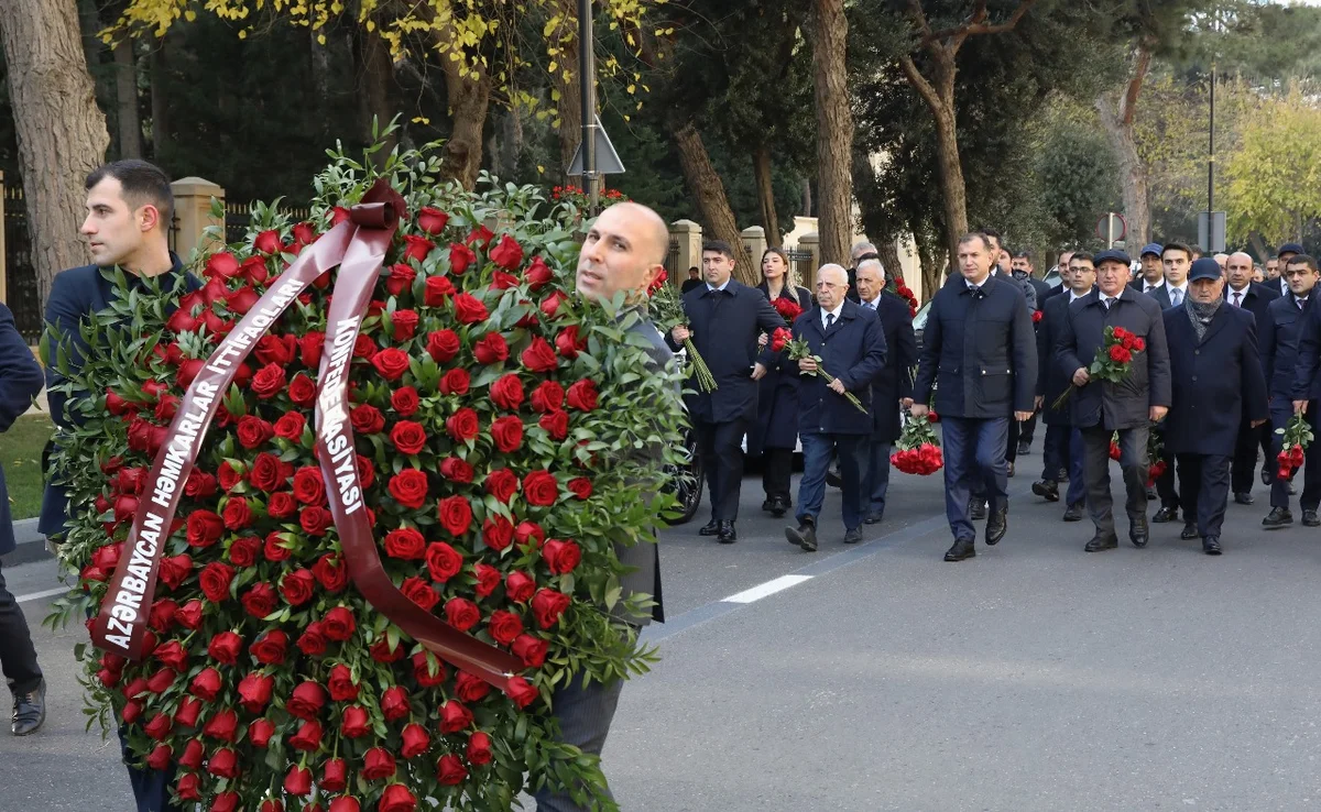 Ulu Öndər Heydər Əliyevin məzarı ziyarət olundu FOTO