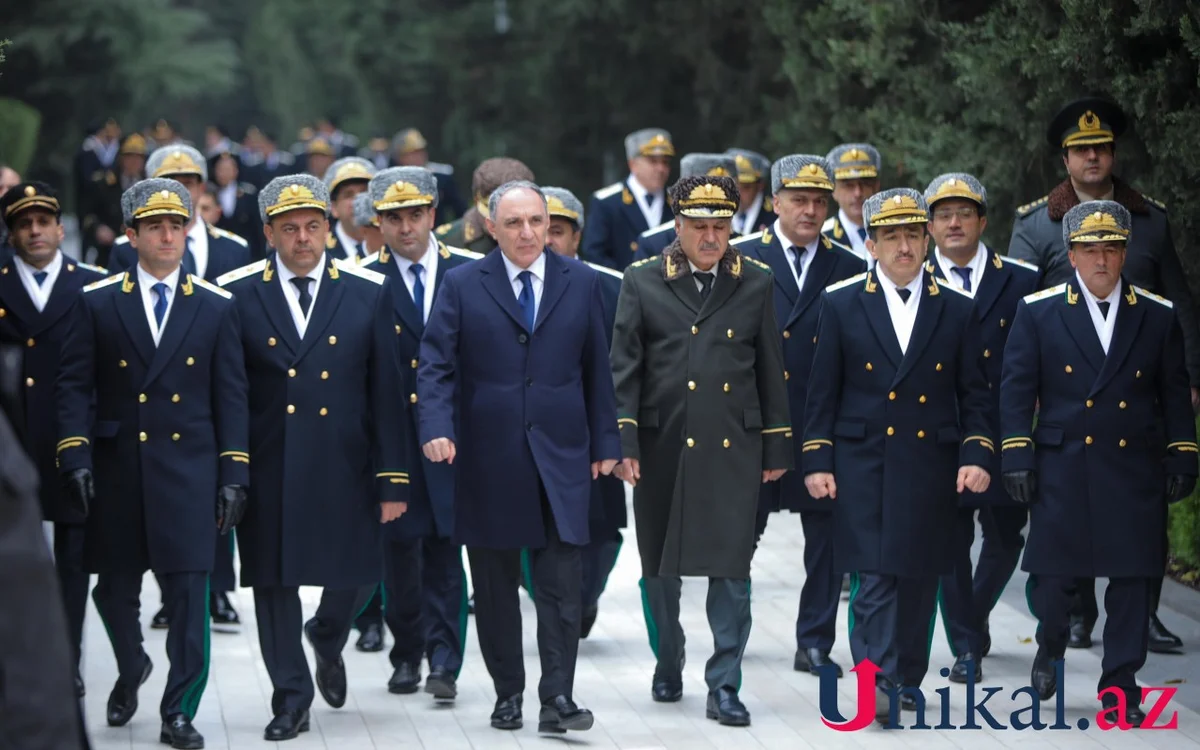 Baş prokuror Heydər Əliyevin məzarını ziyarət etdi FOTO