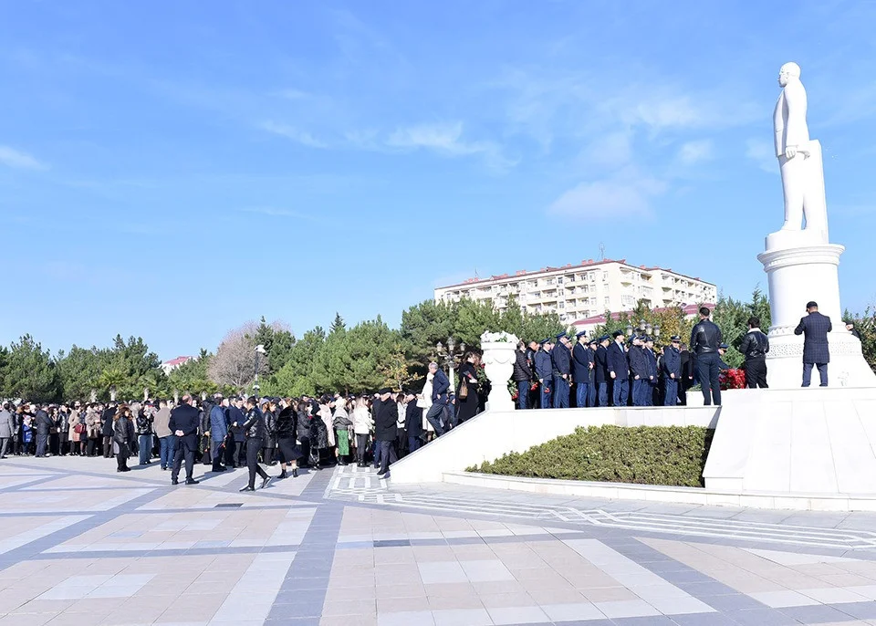 Sumqayıtda Ümummilli Lider Heydər Əliyevin xatirəsi anılıb FOTO