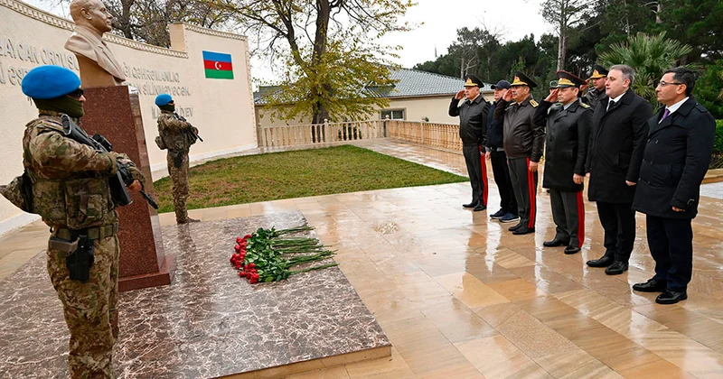Министр обороны Азербайджана и военная делегация Узбекистана посетили воинскую часть коммандос (ФОТО)