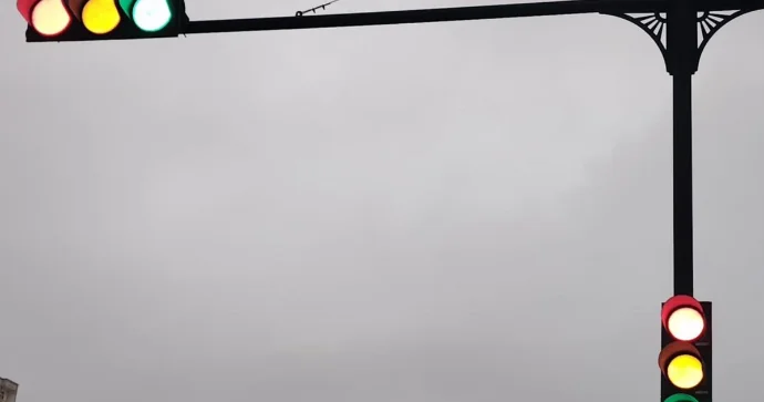 Bakıda bu yolda işıqforun hər üç işığı eyni anda yanır FOTO VİDEO YENİLƏNİB