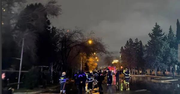 Bakıda “Volkswagen” və “Porsche” toqquşdu, yanğın baş verdi